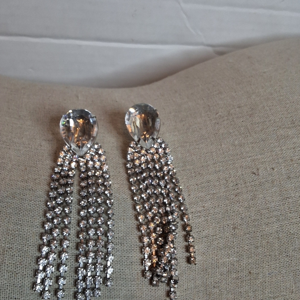 Vintage Glam Clear Crystal Rhinestone Chandelier Fringe Drop Clip Earrings - Picture 6 of 7